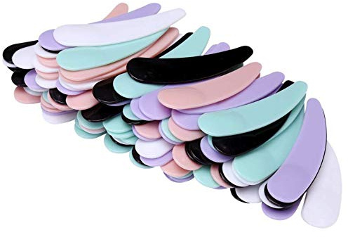 LASSUM Pack of 100 Mini Disposable Curved Cosmetic Spatula Scoop,Small Makeup Plastic Scoop for Mixing and Sampling (Multi-color)