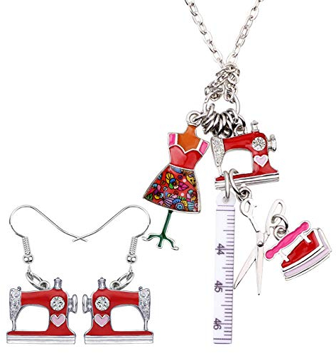 DUOWEI Emaille Nähmaschine Ohrring Halskette Strass Lineal Schere Schneider Eisen Werkzeuge Schmuck Sets Anhänger für Frauen Näherin Schmuck Charms (Rot)