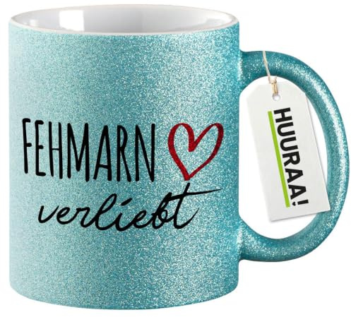Huuraa Glitzertasse Fehmarn verliebt Geschenk | Motivtasse 330ml Glitzer Tasse mit Spruch Blau Keramik Kaffeebecher Geschenkidee Blue Glitter Becher mit Motiv