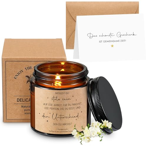 Sinmoe Geschenk für Freundin Duftkerze im Glas mit Spruch Freundschaft Kerze mit Karte Umschlag für Beste Freundin Geburtstag Weihnachten (MÖGEST DU stolz sein, Englischer Birne und Freesie)