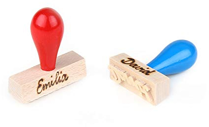Brink Holzspielzeug - Personalisierter Namensstempel mit individueller Gravur - Handmade - Holz, Rot oder Blau - Rechteckig - Stempel - Namensstempel - 7 cm x 0.7 cm