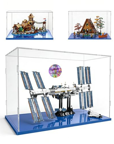AAABOX Vitrine 55x35x30 für Lego 21321 21338 21343 21353 42620 60372 71423 | für ISS Raumstation,A-Frame Cabin,Viking Village,Transparent Acryl,Einfach Installieren,Staubschutz,Blaue Basis