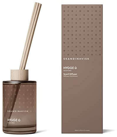 Skandinavisk Hygge Raumduft-Diffuser mit 8 Stäbchen. Hält über 3 Monate. Duftnoten: Schwarzer Tee und Minzblätter, getrocknete Äpfel und gebackener Zimt. 200 ml