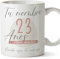 MUGFFINS Tazas Personalizadas Cumpleaños - En Español - Siendo increíble Rosa - 11 oz / 330 ml - Regalo personalizable original y divertido