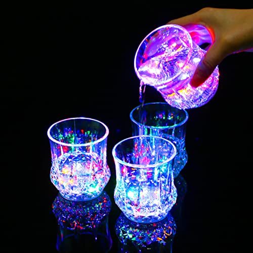 Uonlytech LED-Trinkbecher, ananasförmige Blitzlicht,Farbwechsel LED leuchten Tassen,Kunststoff-LED-Becher Flash-Trinkbecher für Zuhause Club-Party (4 Stück)