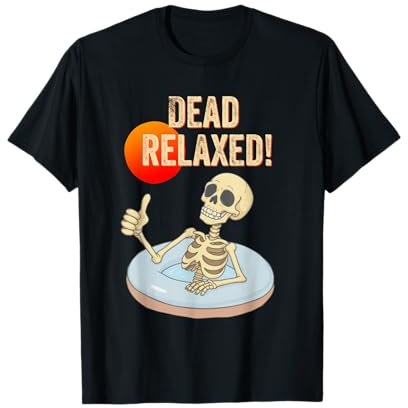 Niedliches grafisches Skelett im Pool Zitat Dead Relaxed Ästhetik T-Shirt