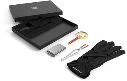 Leuchtturm 370110 Gift-It Geschenkset Numismatik - 4-teiliges Zubehör für Münzsammler mit Handschuh, Pinzette, Lupe, Waage