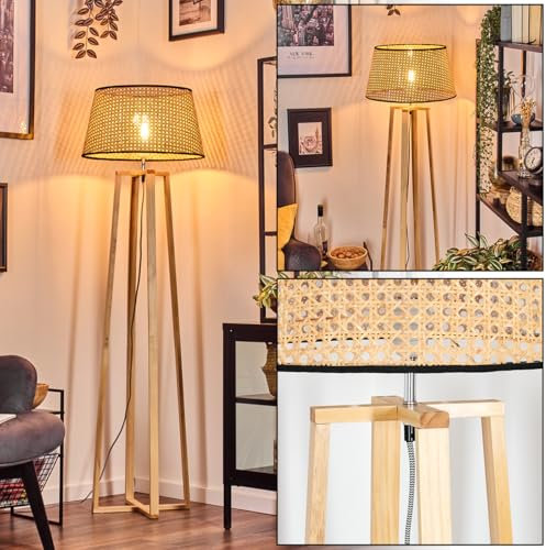 HOFSTEIN Stehleuchte Ramila, Stehlampe mit Holzfuß im skandinavischen Design, Boho-Style, Schirm aus Rattan/Wienergeflecht, Ø 45 cm, E27, 154 cm, mit Fußschalter - Wohnzimmer, Schlafzimmer, Esszimmer