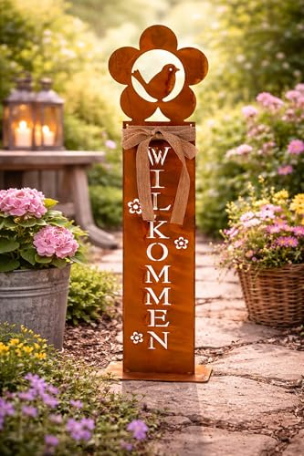 KAMACA Gartenschild Willkommen Metall Edelrost-Optik 58 x 15 cm – Deko Säule & Gartenstecker Vintage – Metallschild mit Vogel & Schleife – Wetterfeste Gartendeko für Eingang, Beet, Balkon & Terrasse