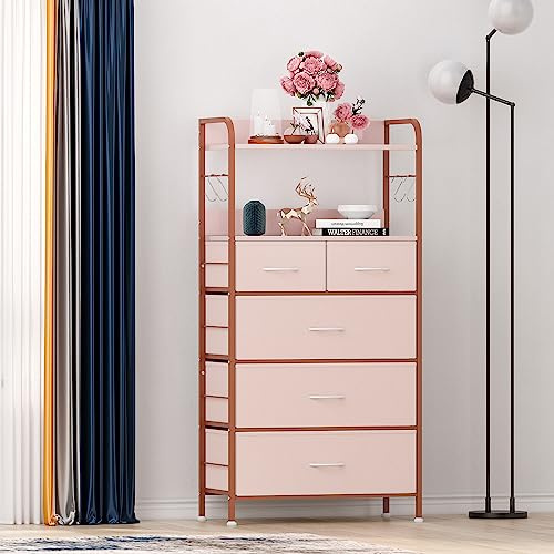 Commode et 5 Tiroirs en Tissu avec Poignées,Meuble de Rangement avec structure métallique,2 étagères,Crochets,Commode Chambre Adulte/Armoire de rangement pour Chambre, Entrée, Salon(120x60x30cm,Rose)