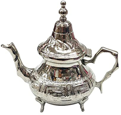 Théière marocaine moyenne avec pieds et joli design original, adaptée pour préparer vos thés et infusions préférés. Capacité : 350 ml/4-5 verres