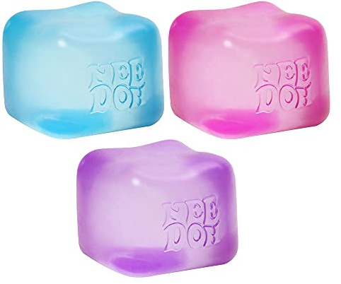 Schylling Needoh - Giocattolo sensoriale a forma di cubo con un super solido Squish, ritorna sempre alla sua forma quadrata, i colori possono variare, confezione da 3