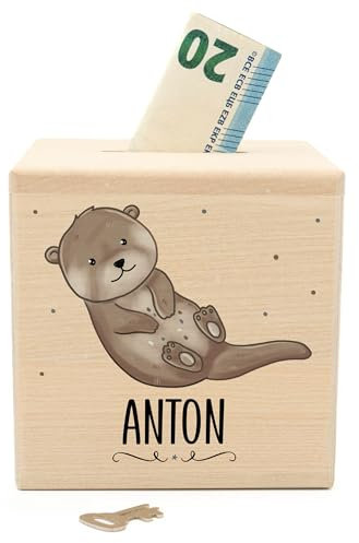 Muckelmeister Spardose Kinder Personalisiert mit Namen aus Holz - 10x10x10cm - Spardose mit Schloss und Schlüssel - Taufgeschenke für Mädchen und Jungen - originelle Geschenke zur Geburt - Otter