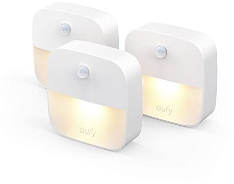 eufy Glow 3 Pack LED Nachtlicht mit Bewegungssensor, Warmes weißes Lichter, Auto ON/OFF, Schrankbeleuchtung mit Haftend für Kinderzimmer, Schlafzimmer, Orientierungslicht, Energieeffizient (3 Pack)