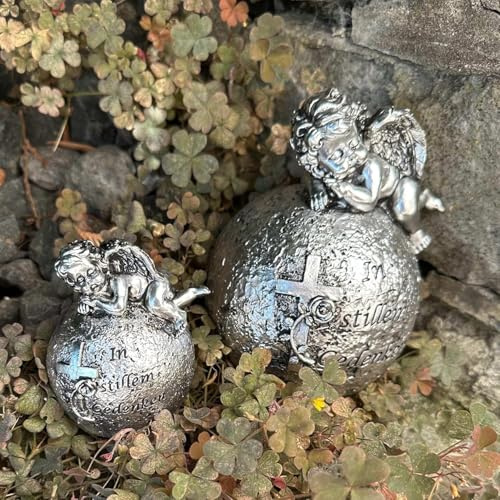 eberin365 GRABWELT – Trauerengel auf Kugel 10 cm wetterfest ⋅ Grabschmuck Engel Motiv: Kreuz mit Rose ⋅ Friedhofsdeko ⋅ In stillem Gedenken ⋅ 2 Größen