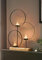 Windlicht Ringe aus Metall, schwarz, mit Sockel aus recyceltem Holz, 3 Teelichtgläser, Teelichthalter, Windlicht-Glas, Deko-Objekt modern