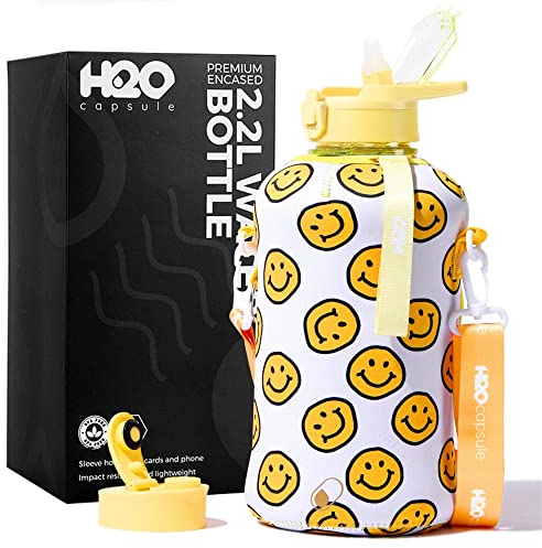 H2O Capsule Bouteille d'eau de 2,2 l avec pochette de rangement et couvercle à paille couvert – Grand récipient réutilisable sans BPA avec poignée – Grande carafe de sport, 2,2 litres Happy Day
