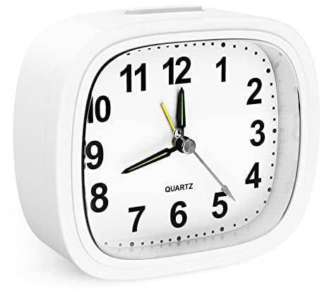 Ankilo Analog Wecker Klein, Mini Analog Uhr Leise Ohne Ticken, Wecker mit Schlummerfunktion, Nachtlicht, Batteriebetrieben Tragbarer Wecker für Schlafzimmer Wohnbereich Büro Reisen