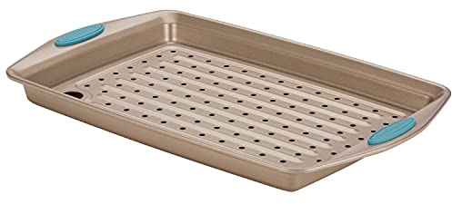 Rachael Ray Cucina - Set da forno antiaderente con impugnature, teglia antiaderente per biscotti, teglia da forno e pentola, 2 pezzi, marrone latte con impugnatura blu Agave