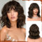 Sofeiyan Kurze Gewellte Bob Perücke mit Pony Damen 30 cm Braun mit Highlights Synthetische Perücke für Frauen Natürliche Lockige Perücke für Cosplay Alltag Party Halloween