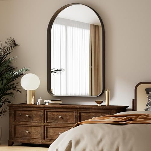 Koonmi Bogen Wandspiegel Schwarz, 66x96 cm Gewölbter Tiefer Rahmen Badezimmerspiegel, Hängender Wandspiegel Spiegel mit Schwarz Gebürstetes Metall Rahmen für Wohnzimmer, Schlafzimmer, Eingang