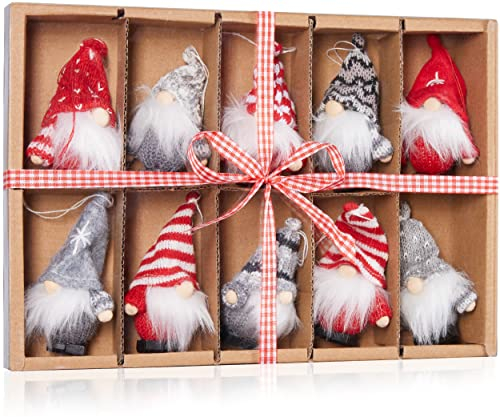 BRUBAKER 10-teiliges Set Weihnachtsgnom aus Holz und Strick - Baumanhänger Weihnachtszwerge Wichtel - Weihnachtsanhänger ca. 9 cm - Weihnachtswichtel in Geschenkbox