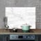 CREARREDA Pannello Paraschizzi Cucina in Alluminio White Marble 72x48cm facile da applicare Made in Italy Protezione per fornelli e muro. Lavabile e facile da montare. Lastra paraschizzi in metallo
